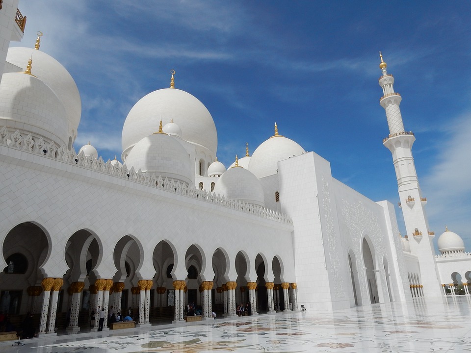 Sheikh Zayed Mosque - Must see places in Abu Dhabi